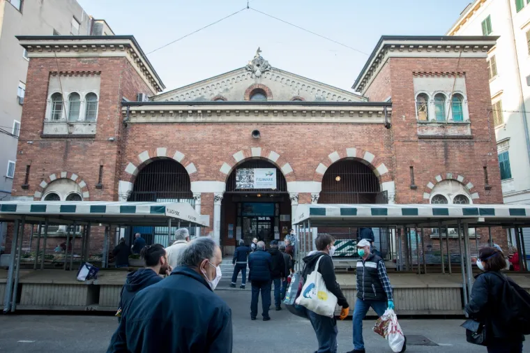 Otvorene tržnice diljem Hrvatske: Na snazi posebne mjere za&scaron;tite, građani u redovima od jutra