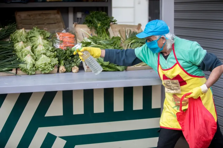 Otvorene tržnice diljem Hrvatske: Na snazi posebne mjere za&scaron;tite, građani u redovima od jutra