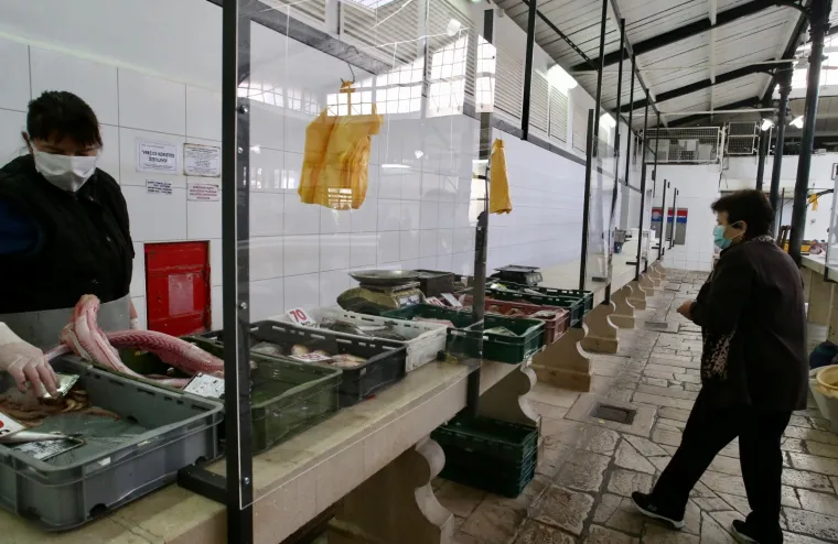 Otvorene tržnice diljem Hrvatske: Na snazi posebne mjere za&scaron;tite, građani u redovima od jutra