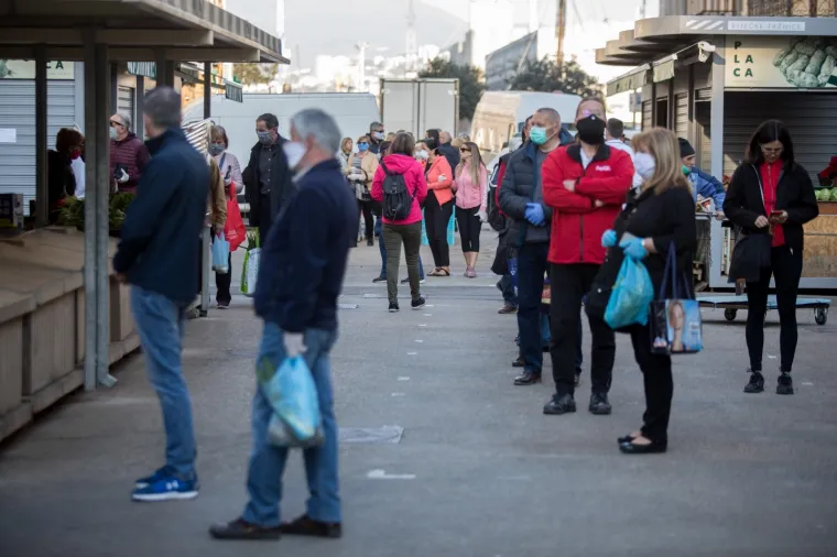 Otvorene tržnice diljem Hrvatske: Na snazi posebne mjere za&scaron;tite, građani u redovima od jutra