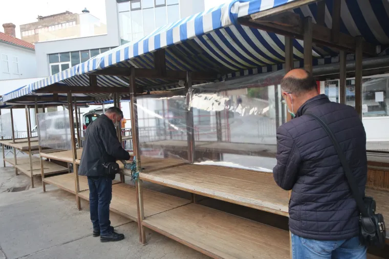 Otvorene tržnice diljem Hrvatske: Na snazi posebne mjere za&scaron;tite, građani u redovima od jutra
