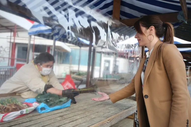 Otvorene tržnice diljem Hrvatske: Na snazi posebne mjere za&scaron;tite, građani u redovima od jutra