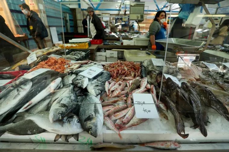 &Scaron;oping na Veliki petak: Za kupovinu na Dolcu čeka se u kilometarskoj koloni!