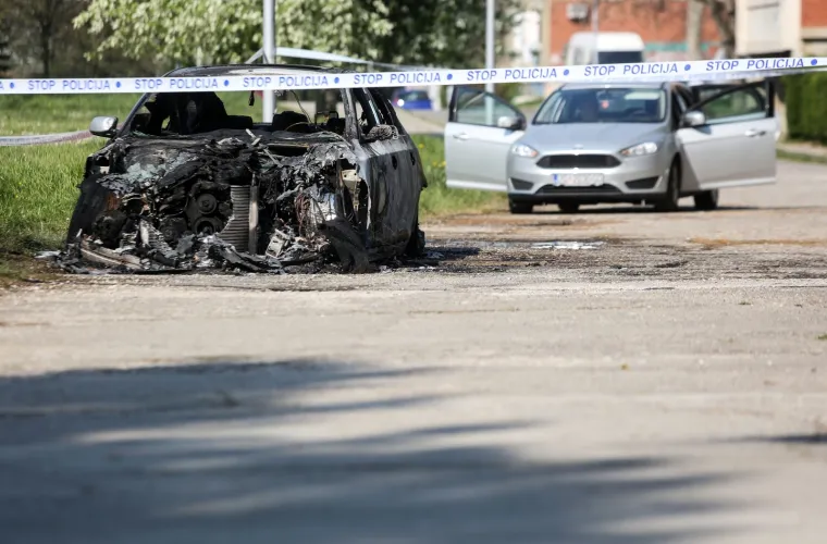 U zagrebačkim Dugavama planuo BMW, potpuno je uni&scaron;ten