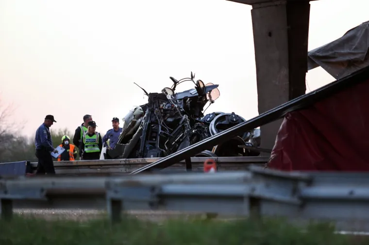 Užas na zagrebačkoj zaobilaznici: &Scaron;leper se zabio u nadvožnjak, jedna osoba stradala