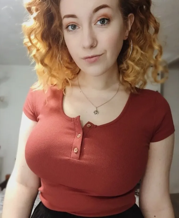 ONE SE UPORNO UVLAČE U PREUSKE MAJICE: Sve nam se nekako čini da to ba&scaron; i nije slučajno...