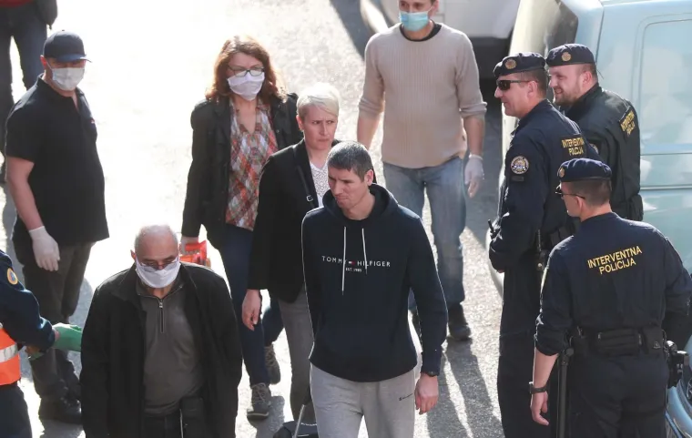 Nema švercanja: Interventna policija regulirala građane na tržnici Dolac
