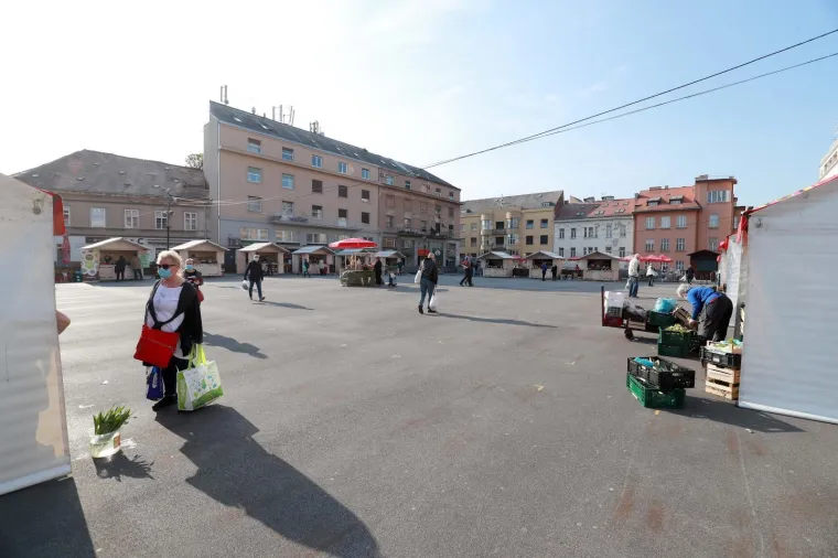 Nema švercanja: Interventna policija regulirala građane na tržnici Dolac