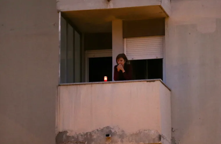 Vjera u doba korone: Pogledajte kako se splitski župnik sna&scaron;ao i blagoslovio vjernike!