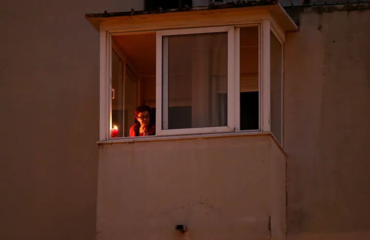 Vjera u doba korone: Pogledajte kako se splitski župnik sna&scaron;ao i blagoslovio vjernike!