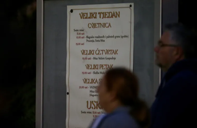 Vjera u doba korone: Pogledajte kako se splitski župnik sna&scaron;ao i blagoslovio vjernike!