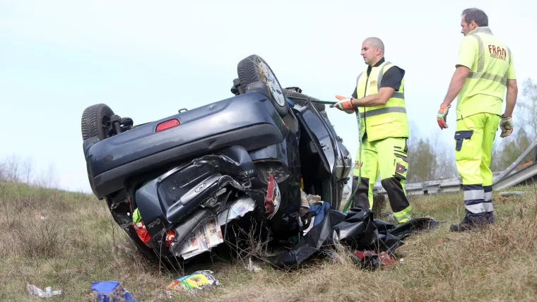 Auto sletio s ceste kod Vukove Gorice i prevrnuo se na krov: Varaždinka je imala srčani udar?