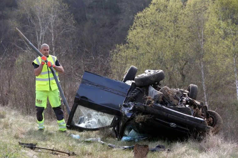 Auto sletio s ceste kod Vukove Gorice i prevrnuo se na krov: Varaždinka je imala srčani udar?