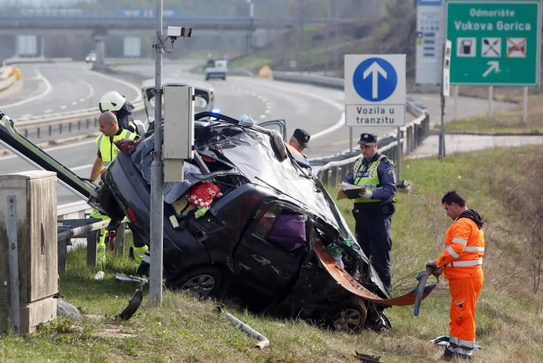 Auto sletio s ceste kod Vukove Gorice i prevrnuo se na krov: Varaždinka je imala srčani udar?