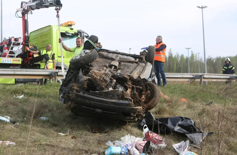 Auto sletio s ceste kod Vukove Gorice i prevrnuo se na krov: Varaždinka je imala srčani udar?