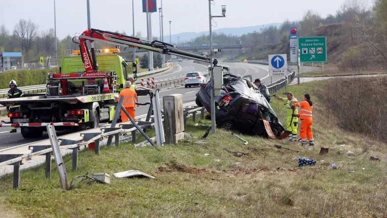 Auto sletio s ceste kod Vukove Gorice i prevrnuo se na krov: Varaždinka je imala srčani udar?