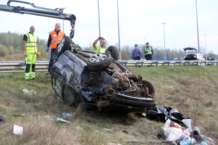 Auto sletio s ceste kod Vukove Gorice i prevrnuo se na krov: Varaždinka je imala srčani udar?