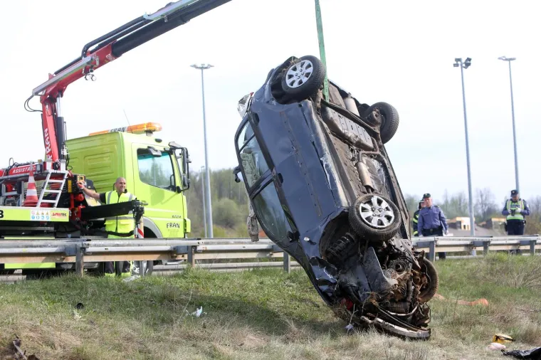 Auto sletio s ceste kod Vukove Gorice i prevrnuo se na krov: Varaždinka je imala srčani udar?