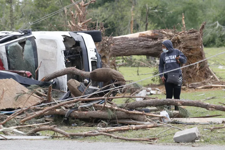 Tornado uni&scaron;tio sve pred sobom: Najmanje 32 mrtvih, u nekim državama izvanredno stanje