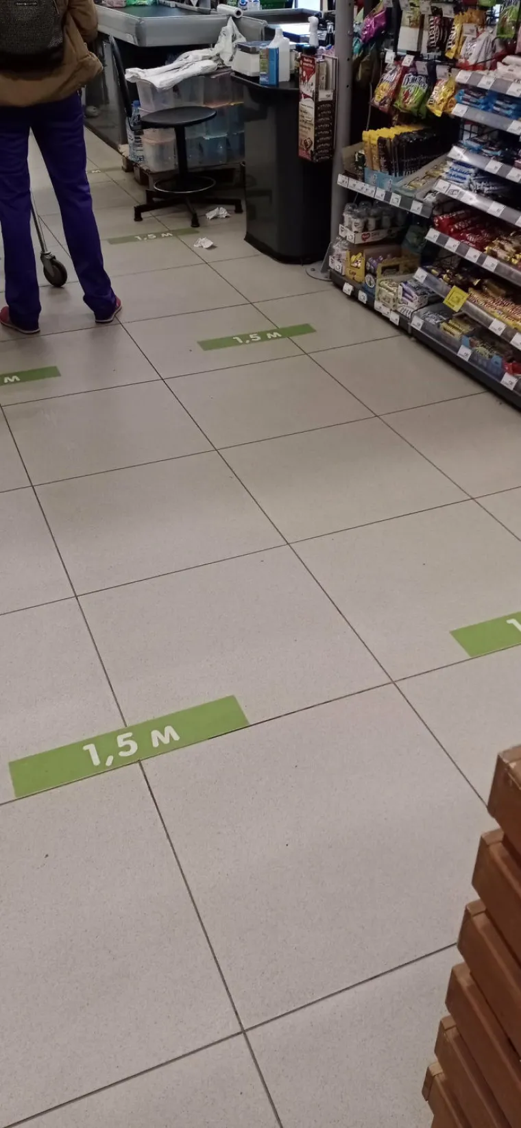 MASOVNO DIJELE PRAVE PRIMJERE COVIDIOTA: Važno da su se opremili maskama i rukavicama, a to kako ih rabe je manje važno