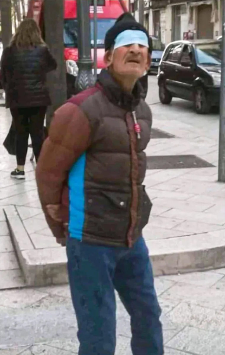 MASOVNO DIJELE PRAVE PRIMJERE COVIDIOTA: Važno da su se opremili maskama i rukavicama, a to kako ih rabe je manje važno