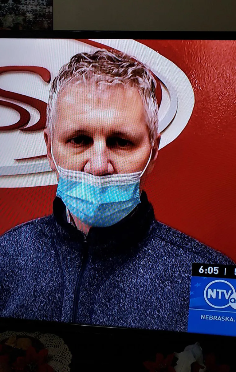 MASOVNO DIJELE PRAVE PRIMJERE COVIDIOTA: Važno da su se opremili maskama i rukavicama, a to kako ih rabe je manje važno