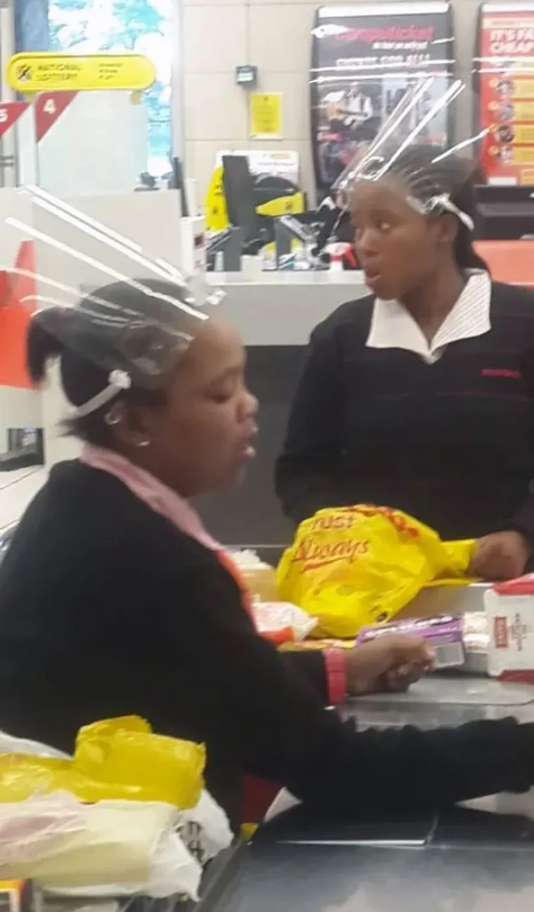 MASOVNO DIJELE PRAVE PRIMJERE COVIDIOTA: Važno da su se opremili maskama i rukavicama, a to kako ih rabe je manje važno