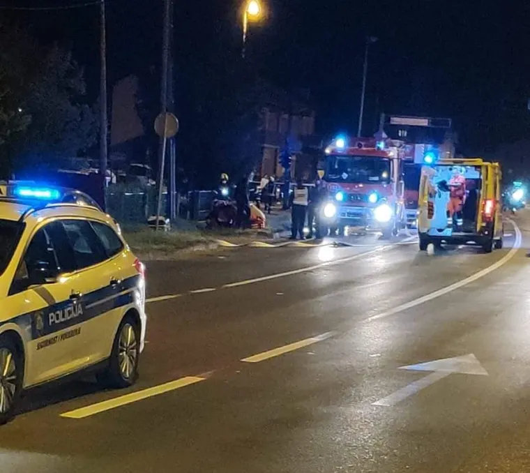 Te&scaron;ka nesreća u Sesvetama: BMW se zabio u kuću i zapalio. Vozača izvukli građani