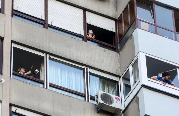 Zagrepčani ponovno lupali loncima protiv Bandića