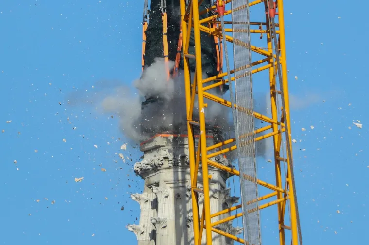 17.04.2020., Zagreb - Pocelo rusenje  sjevernog tornja katedrale. 
Photo: Luka Stanzl/PIXSELL