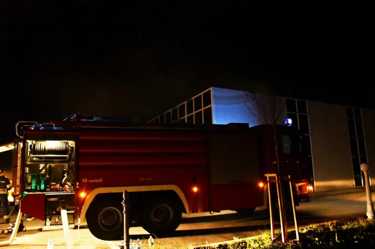 Izbio požar u sali za vjenčanja u Slavonskom Brodu: Vatrogasci su brzo svladali vatrenu stihiju