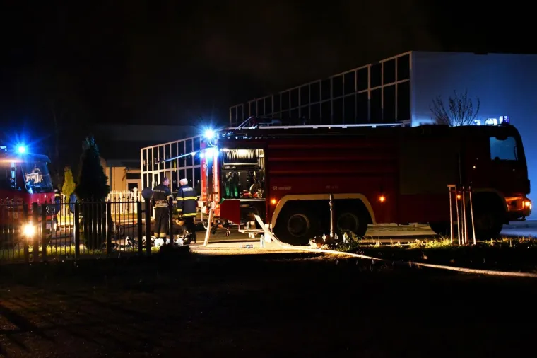 Izbio požar u sali za vjenčanja u Slavonskom Brodu: Vatrogasci su brzo svladali vatrenu stihiju