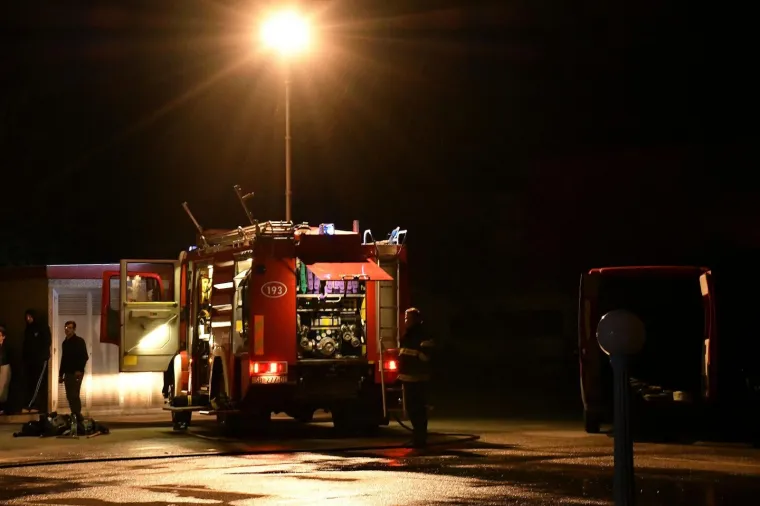 Izbio požar u sali za vjenčanja u Slavonskom Brodu: Vatrogasci su brzo svladali vatrenu stihiju