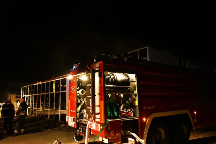 Izbio požar u sali za vjenčanja u Slavonskom Brodu: Vatrogasci su brzo svladali vatrenu stihiju