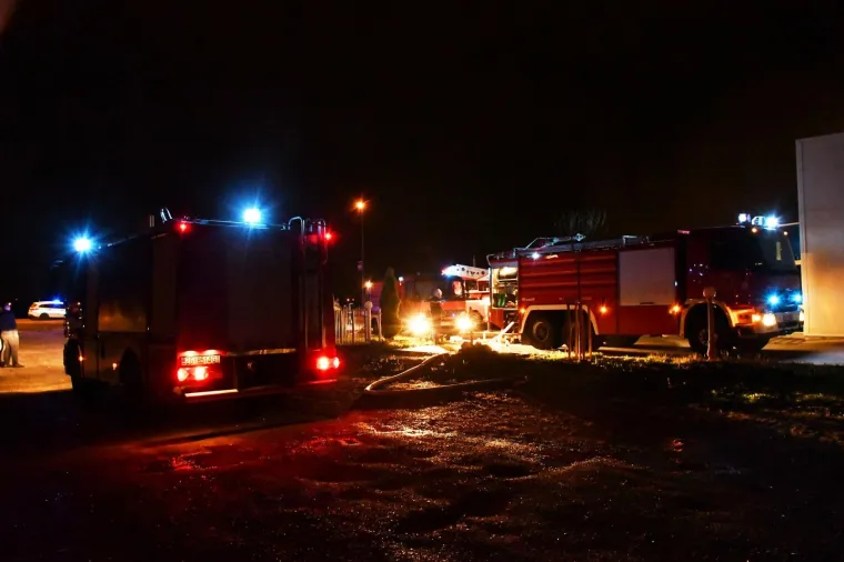 Izbio požar u sali za vjenčanja u Slavonskom Brodu: Vatrogasci su brzo svladali vatrenu stihiju