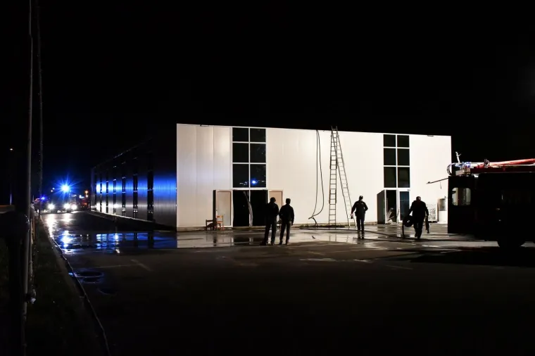 Izbio požar u sali za vjenčanja u Slavonskom Brodu: Vatrogasci su brzo svladali vatrenu stihiju