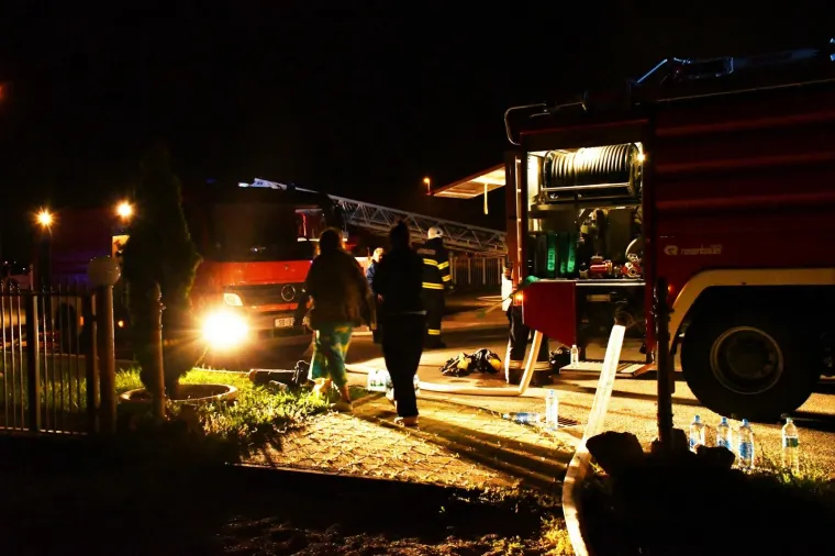 Izbio požar u sali za vjenčanja u Slavonskom Brodu: Vatrogasci su brzo svladali vatrenu stihiju