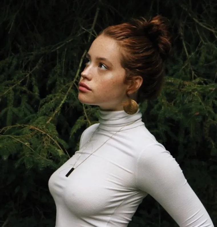 ONE STVARNO ŽELE BITI ČEDNE, ALI NJIHOVE OBLINE NE SURAĐUJU: Ovakvo bujne ih nikakva odjeća ne može obuzdati