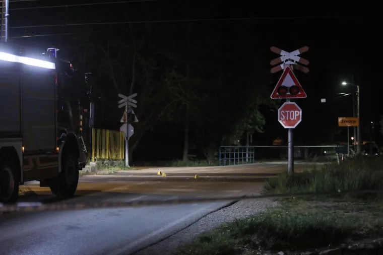 Strava kod Zapre&scaron;ića: Vlak naletio na auto u kojem su bile tri djevojke, poginula 27-godi&scaron;njakinja!