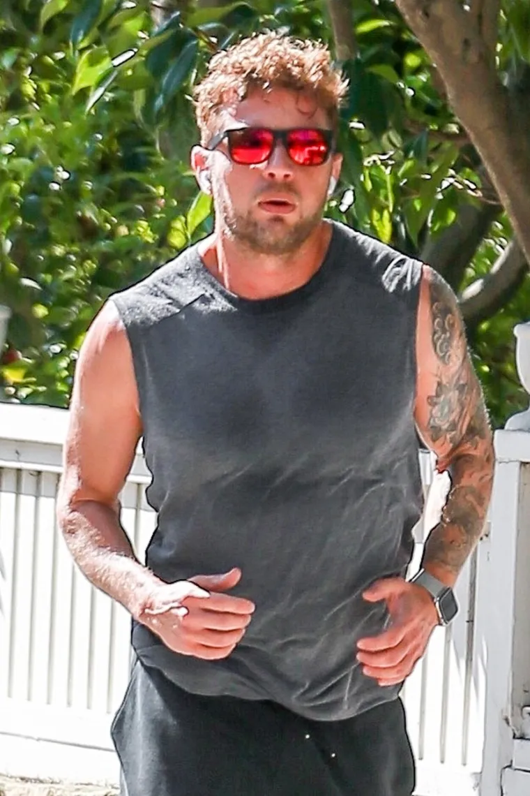 Iako se posljednjih godina povukao iz javnosti, vi&scaron;e ne izgleda kao slatki, plavokosi mladić kakvog pamtimo. Sada je nabildan i tetoviran, a predan je tjelovježbi i u izolaciji budući da su ga paparazzi nedavno uhvatili u trčanju i vožnji bicikla