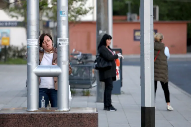KRENUO JE JAVNI PRIJEVOZ U ZAGREBU: U prometu sve redovite autobusne linije ZET-a. Pogledajte drže li svi socijalnu distancu...