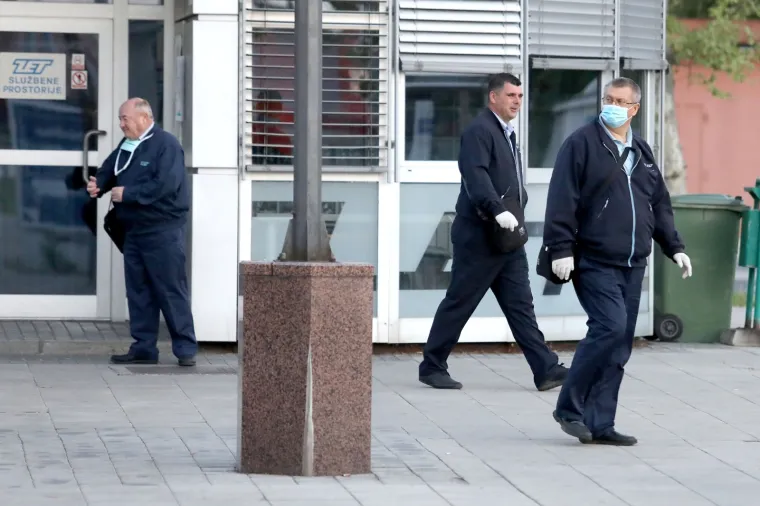 KRENUO JE JAVNI PRIJEVOZ U ZAGREBU: U prometu sve redovite autobusne linije ZET-a. Pogledajte drže li svi socijalnu distancu...