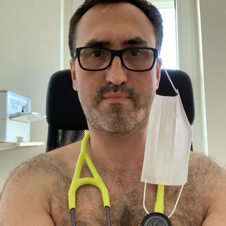 U znak protesta zbog nedostatka za&scaron;titne opreme: Njemački doktori pozirali goli