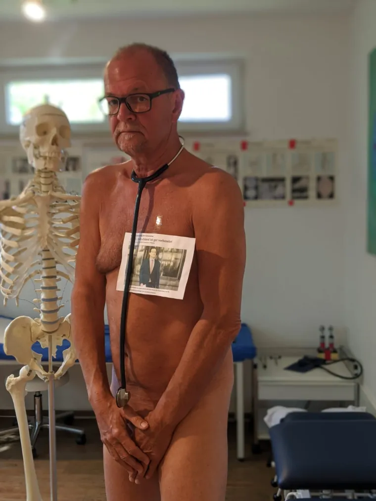 U znak protesta zbog nedostatka za&scaron;titne opreme: Njemački doktori pozirali goli