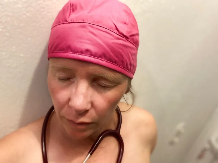 U znak protesta zbog nedostatka za&scaron;titne opreme: Njemački doktori pozirali goli