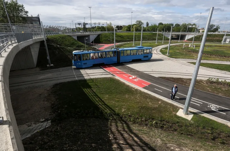 Prvi put nakon godinu i pol tramvaji opet voze kroz remetinečki rotor!