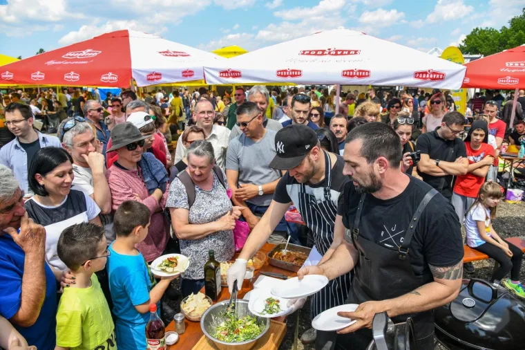 Kako smo slavili Praznik rada: Pogledajte fotografije i plačite. Na sve ovo sutra možete zaboraviti!