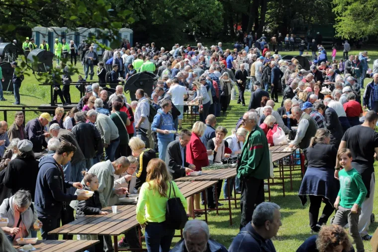 Kako smo slavili Praznik rada: Pogledajte fotografije i plačite. Na sve ovo sutra možete zaboraviti!