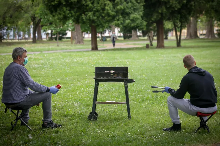 Hrabri građani odlučili su, unatoč koronavirusu i ki&scaron;i, ro&scaron;tiljati za Praznik rada