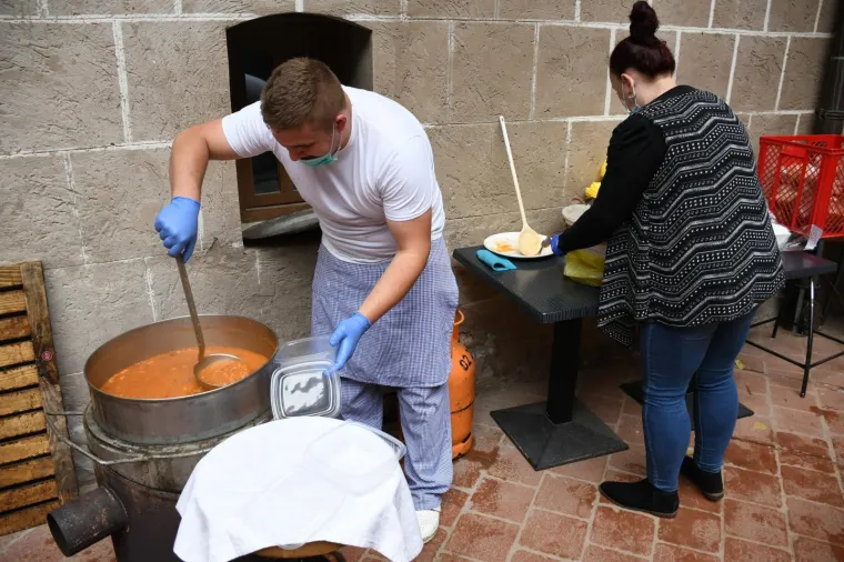 Umjesto tradicionalne proslave praznika rada, održana je podjela graha